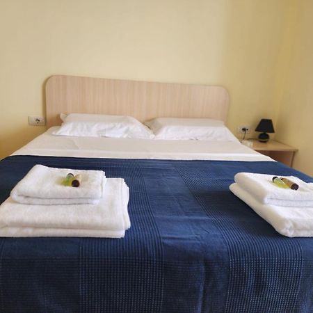 Matin Apartment Sea View Дуррес Екстер'єр фото